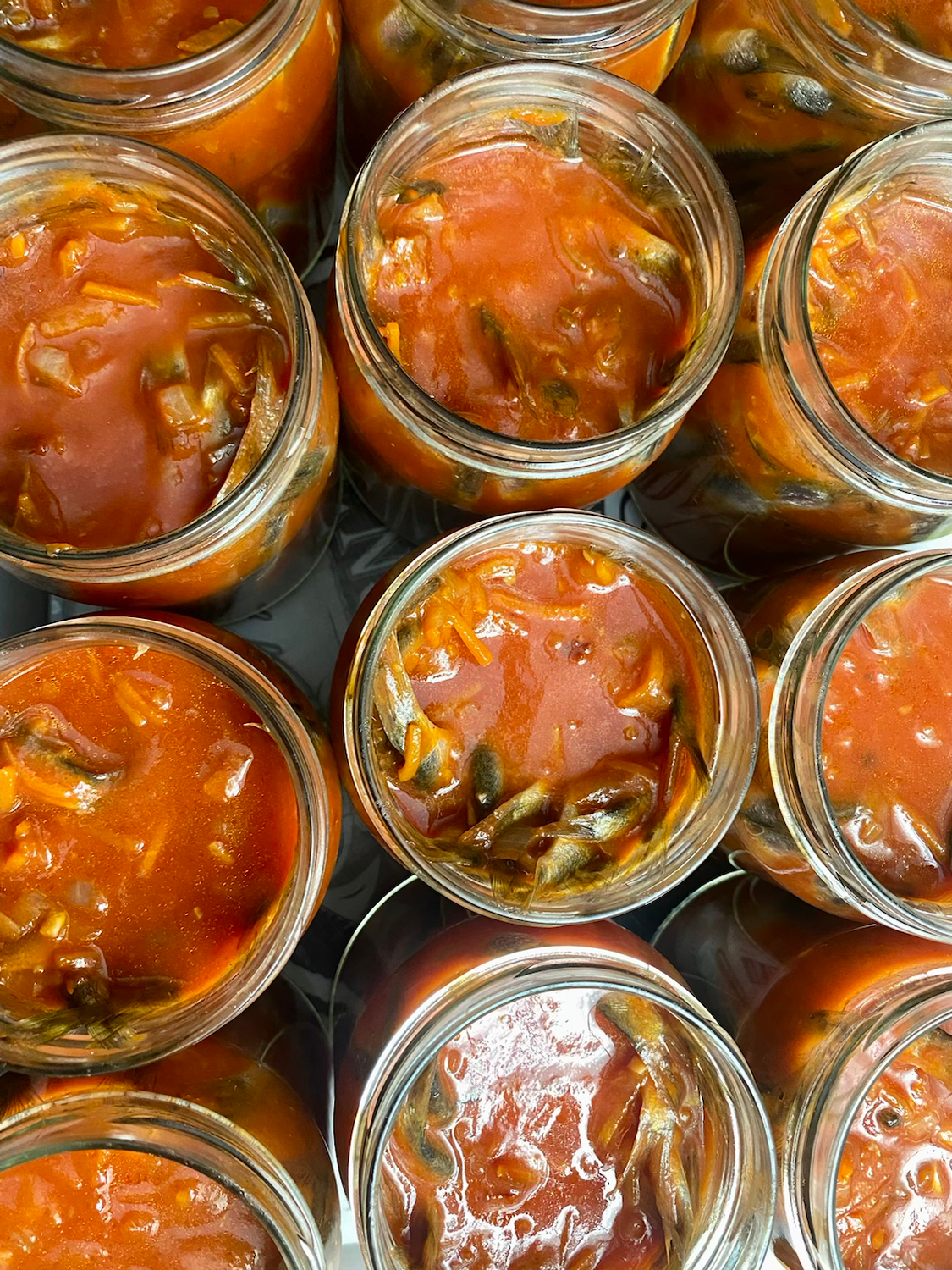 Тушеная рыба в томатном соусе (как консервы)